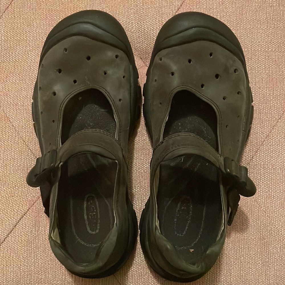 Keen black maryjanes sz 7